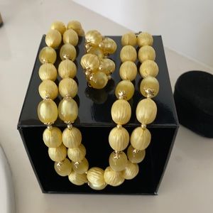 Can you say ultra Vintage? 1960s Yellow Set